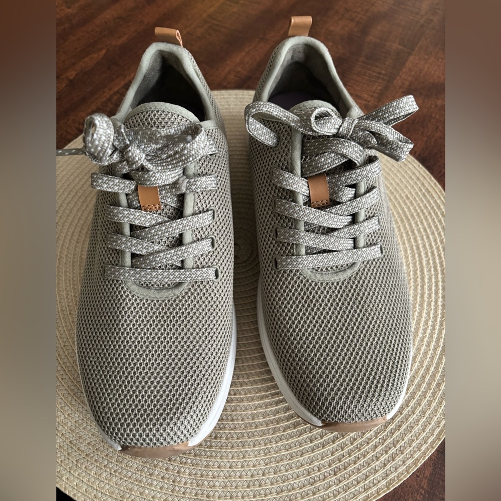 Pre-loved Dr. Scholl's Knit Sneaker in Olive Greenish with Purple Insole
